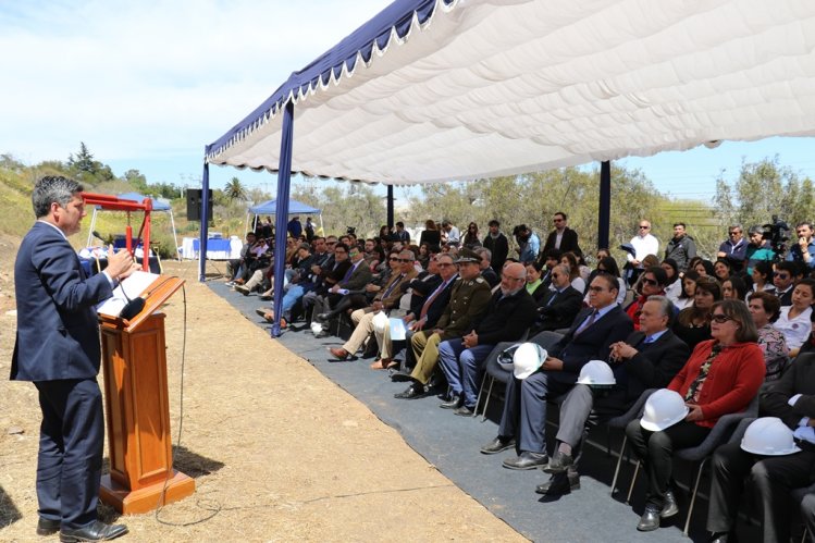 COLOCAN PRIMERA PIEDRA DE NUEVO EDIFICIO PARA PSICOLOGÍA Y ENFERMERÍA DE LA ULS