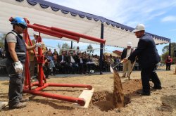 COLOCAN PRIMERA PIEDRA DE NUEVO EDIFICIO PARA PSICOLOGÍA Y ENFERMERÍA DE LA ULS