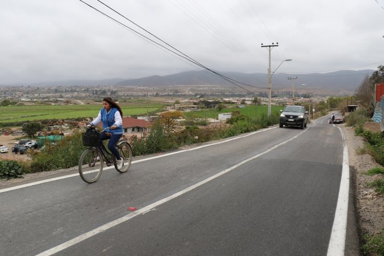 VECINOS DE ALFALFARES RECIBEN NUEVO CAMINO PAVIMENTADO POR EL GOBIERNO