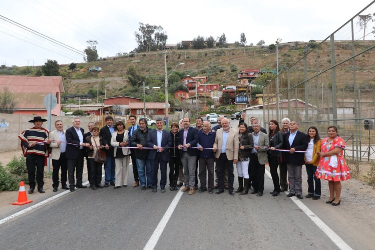 VECINOS DE ALFALFARES RECIBEN NUEVO CAMINO PAVIMENTADO POR EL GOBIERNO