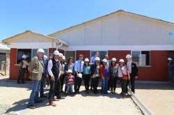 FAMILIAS DE TONGOY CONOCEN CASA PILOTO DE SU FUTURA VIVIENDA