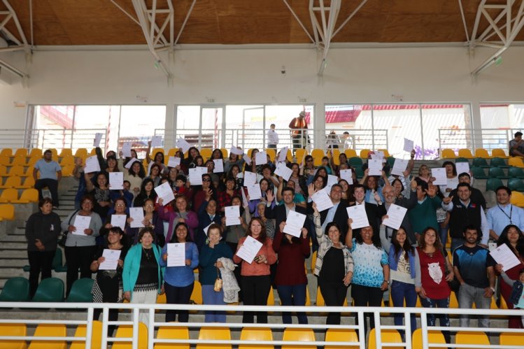 FAMILIAS DE ANDACOLLO RECIBEN SUBSIDIOS PARA MEJORAR SUS VIVIENDAS E INSTALAR COLECTORES SOLARES