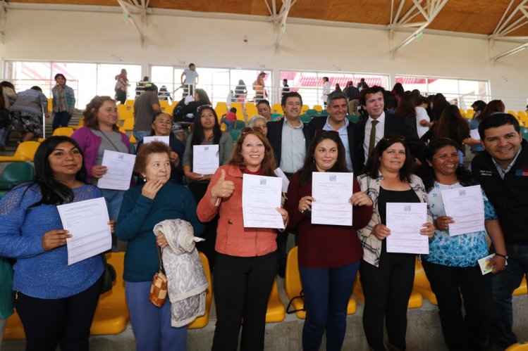 FAMILIAS DE ANDACOLLO RECIBEN SUBSIDIOS PARA MEJORAR SUS VIVIENDAS E INSTALAR COLECTORES SOLARES