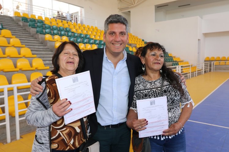 FAMILIAS DE ANDACOLLO RECIBEN SUBSIDIOS PARA MEJORAR SUS VIVIENDAS E INSTALAR COLECTORES SOLARES