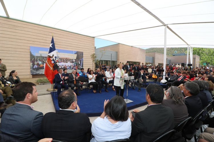 PRESIDENTA BACHELET INAUGURÓ EL NUEVO HOSPITAL DE SALAMANCA