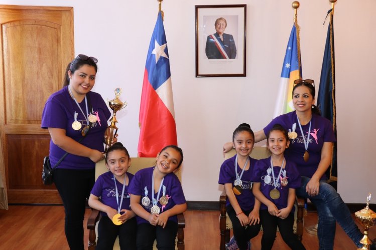 GANADORAS DEL MUNDIAL DE DANZA RECONOCIDAS POR INTENDENTE IBÁÑEZ