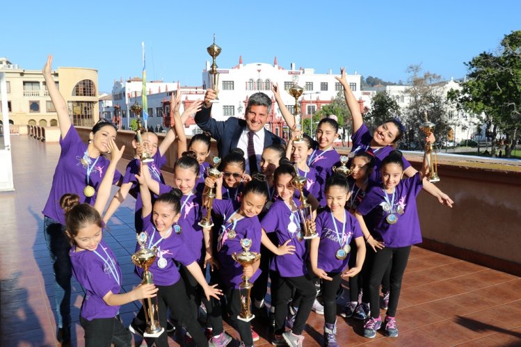 GANADORAS DEL MUNDIAL DE DANZA RECONOCIDAS POR INTENDENTE IBÁÑEZ