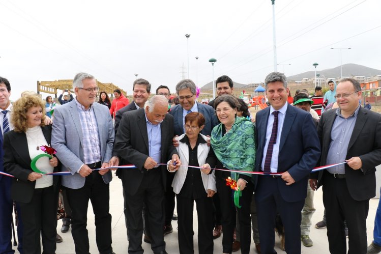 GOBIERNO ENTREGA PARQUE URBANO LAMBERT CON NUEVO MIRADOR Y ZONA DE JUEGOS