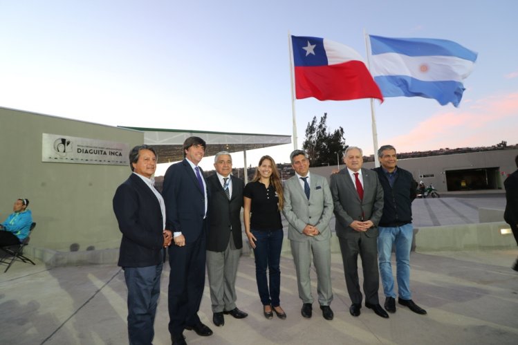 FÚTBOL Y ATLETISMO SE TOMARON EL ESTRENO DEL MODERNO ESTADIO DE OVALLE FÚTBOL Y ATLETISMO SE TOMARON EL ESTRENO DEL MODERNO ESTADIO DE OVALLE