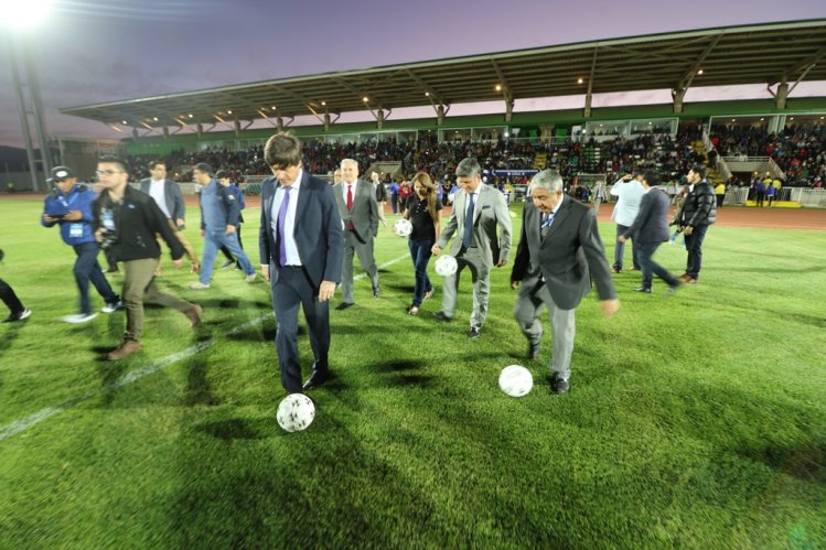 FÚTBOL Y ATLETISMO SE TOMARON EL ESTRENO DEL MODERNO ESTADIO DE OVALLE