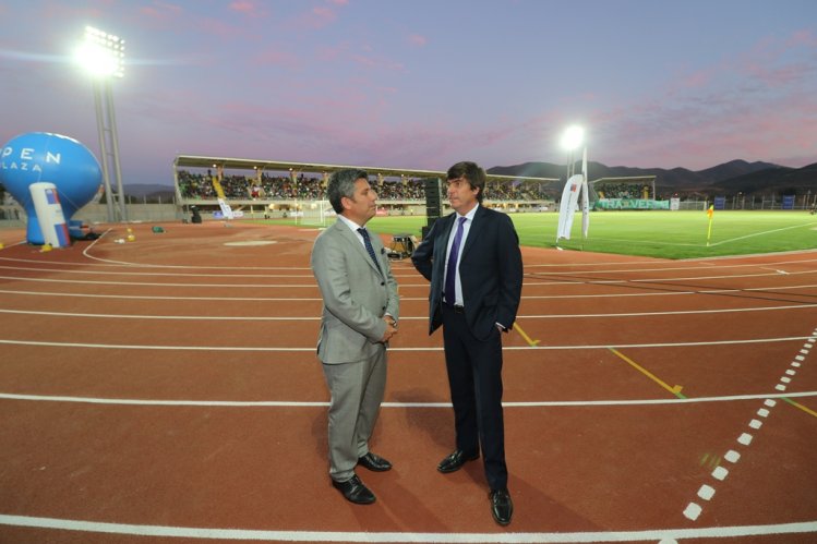 FÚTBOL Y ATLETISMO SE TOMARON EL ESTRENO DEL MODERNO ESTADIO DE OVALLE