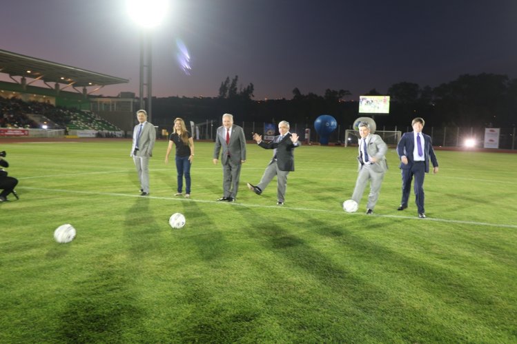 FÚTBOL Y ATLETISMO SE TOMARON EL ESTRENO DEL MODERNO ESTADIO DE OVALLE