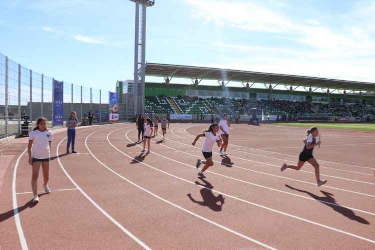 FÚTBOL Y ATLETISMO SE TOMARON EL ESTRENO DEL MODERNO ESTADIO DE OVALLE