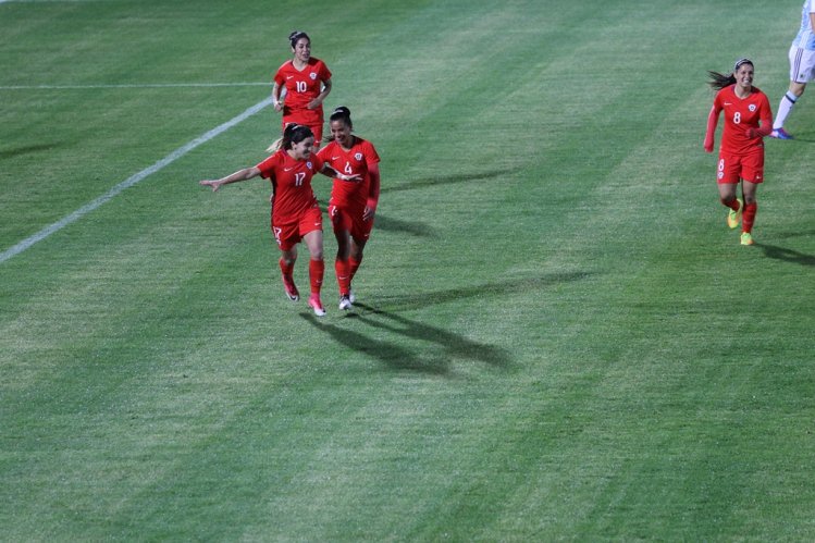 FÚTBOL Y ATLETISMO SE TOMARON EL ESTRENO DEL MODERNO ESTADIO DE OVALLE