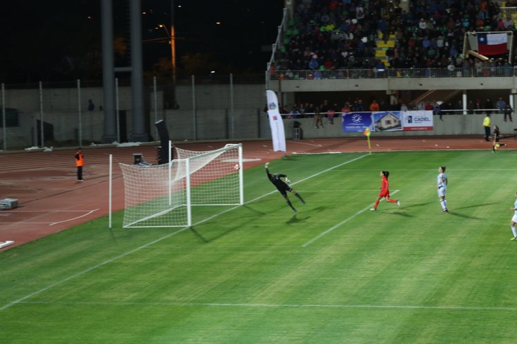 FÚTBOL Y ATLETISMO SE TOMARON EL ESTRENO DEL MODERNO ESTADIO DE OVALLE