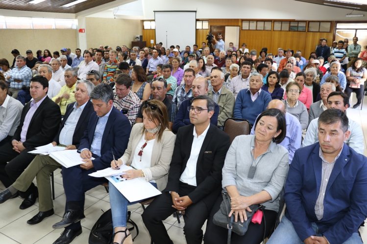 GOBIERNO ENTREGA MILLONARIA AYUDA A FAMILIAS CAMPESINAS RURALES DE LA REGIÓN