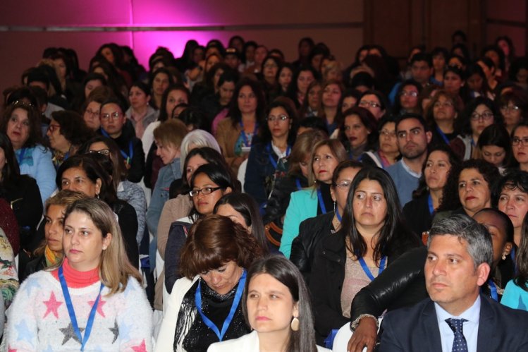 SEMINARIO DE EMPRENDIMIENTO FEMENINO CONGREGÓ A MÁS DE 400 MUJERES EN LA SERENA SEMINARIO DE EMPRENDIMIENTO FEMENINO CONGREGÓ A MÁS DE 400 MUJERES EN LA SERENA