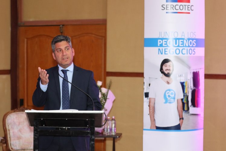 SEMINARIO DE EMPRENDIMIENTO FEMENINO CONGREGÓ A MÁS DE 400 MUJERES EN LA SERENA SEMINARIO DE EMPRENDIMIENTO FEMENINO CONGREGÓ A MÁS DE 400 MUJERES EN LA SERENA