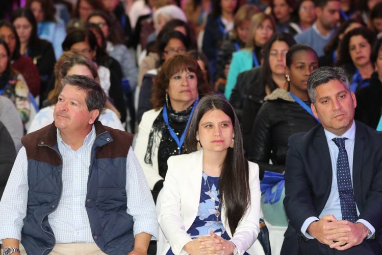 SEMINARIO DE EMPRENDIMIENTO FEMENINO CONGREGÓ A MÁS DE 400 MUJERES EN LA SERENA SEMINARIO DE EMPRENDIMIENTO FEMENINO CONGREGÓ A MÁS DE 400 MUJERES EN LA SERENA