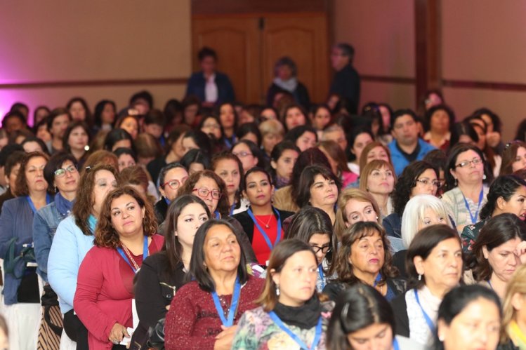 SEMINARIO DE EMPRENDIMIENTO FEMENINO CONGREGÓ A MÁS DE 400 MUJERES EN LA SERENA SEMINARIO DE EMPRENDIMIENTO FEMENINO CONGREGÓ A MÁS DE 400 MUJERES EN LA SERENA
