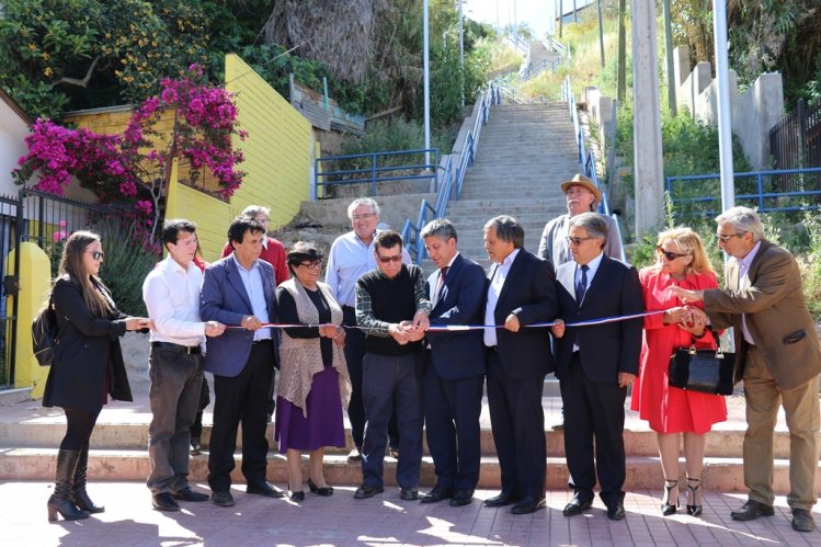 INAUGURAN ESCALERAS PARA CONECTAR PARTE ALTA CON EL CENTRO DE ILLAPEL