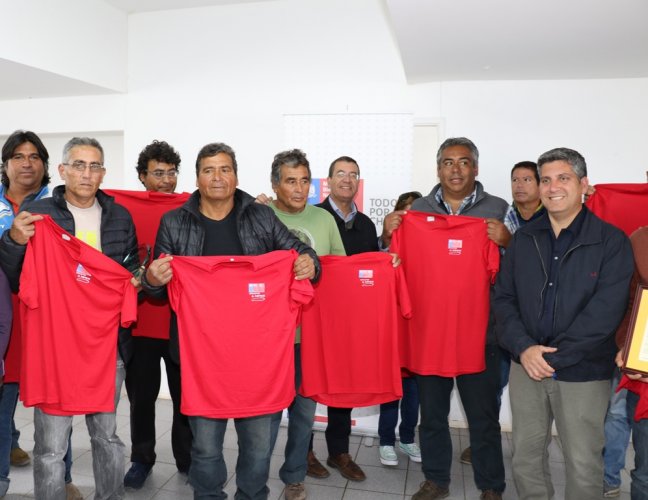 GOBIERNO ENTREGA DOS CANCHAS A CLUBES DEPORTIVOS