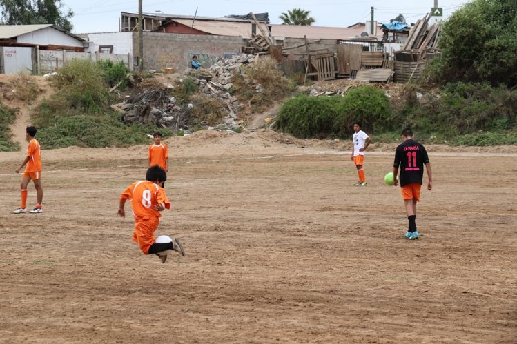 GOBIERNO ENTREGA DOS CANCHAS A CLUBES DEPORTIVOS