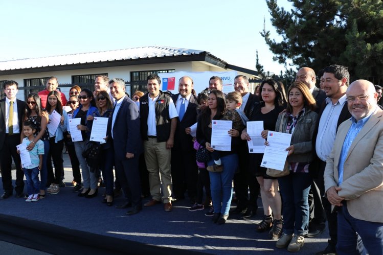 FAMILIAS DE TIERRAS BLANCAS CUMPLIRÁN EL SUEÑO DE SU CASA PROPIA TRAS LARGA ESPERA