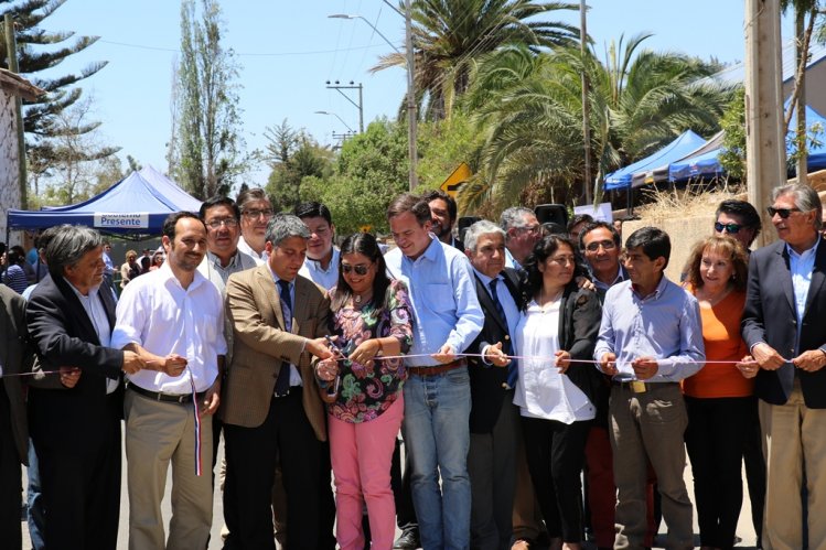 GOBIERNO INAUGURA OBRAS DE PAVIMENTACIÓN DE CAMINO DE LA CHIMBA EN OVALLE