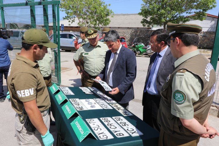 MÁS DE 1.000 VEHÍCULOS Y 280 DETENIDOS LLEVA CARABINEROS POR DELITOS DE ROBO DE VEHÍCULOS