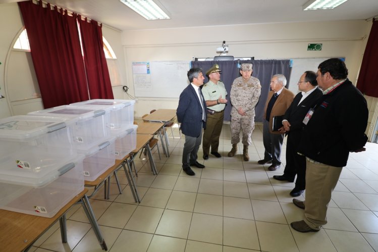 FUERZAS DE ORDEN Y SEGURIDAD ASUMEN EL MANDO POR ELECCIONES Y REVISAN LOS LOCALES DE VOTACIÓN