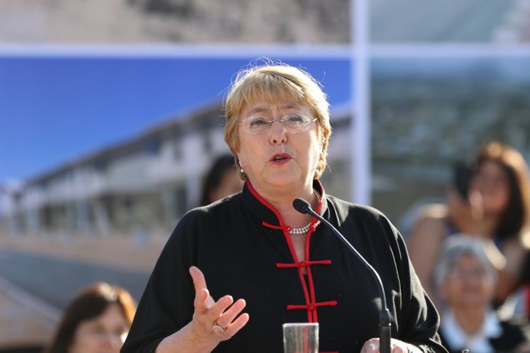 VECINOS DE LAS COMPAÑÍAS DESTACAN DESARROLLO DEL SECTOR EN ENCUENTRO CIUDADANO CON PRESIDENTA BACHELET