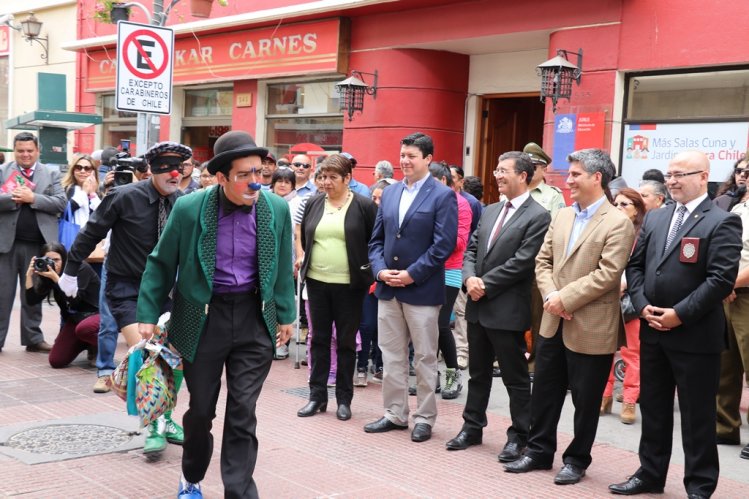 AUTORIDADES Y POLICÍAS INICIAN CAMPAÑA PARA PREVENIR DELITOS DURANTE LAS COMPRAS NAVIDEÑAS