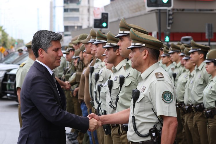 CARABINEROS PRESENTA CONTINGENTE ESPECIAL PARA RESGUARDAR ZONAS COMERCIALES EN NAVIDAD