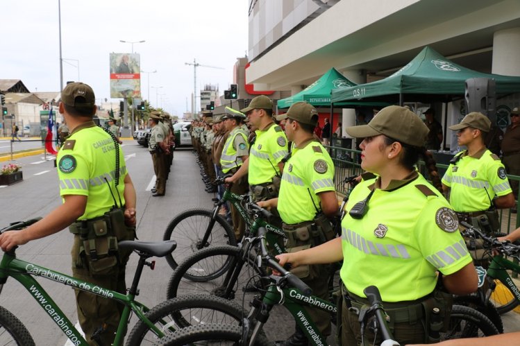 CARABINEROS PRESENTA CONTINGENTE ESPECIAL PARA RESGUARDAR ZONAS COMERCIALES EN NAVIDAD