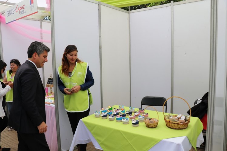 EMPRENDEDORAS EXHIBEN SUS PRODUCTOS A LA COMUNIDAD TRAS CAPACITARSE CON SENCE