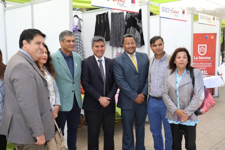 EMPRENDEDORAS EXHIBEN SUS PRODUCTOS A LA COMUNIDAD TRAS CAPACITARSE CON SENCE