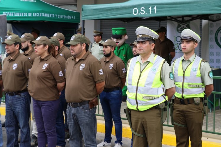 CARABINEROS PRESENTA CONTINGENTE ESPECIAL PARA RESGUARDAR ZONAS COMERCIALES EN NAVIDAD