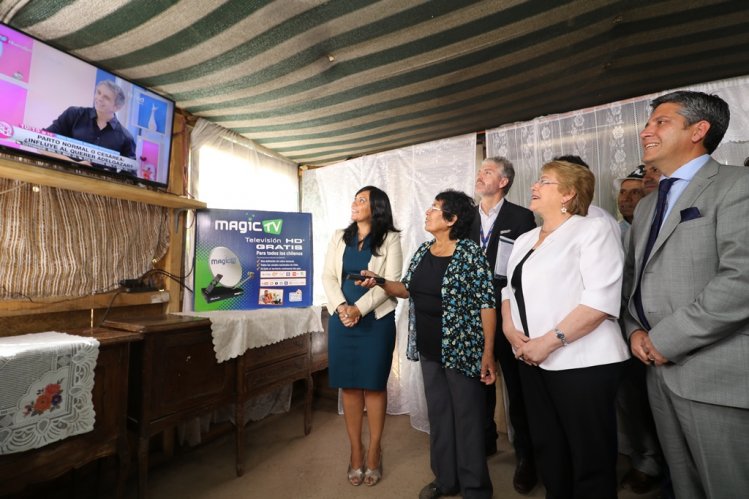 PRESIDENTA BACHELET ENTREGA KITS DE TELEVISIÓN DIGITAL PARA LOCALIDADES RURALES