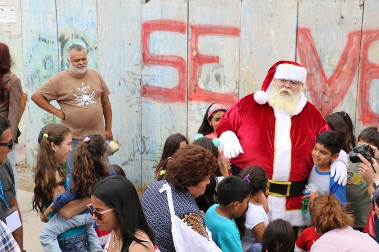 NIÑOS Y NIÑAS DE LA SERENA DISFRUTARON DE FIESTA DE NAVIDAD