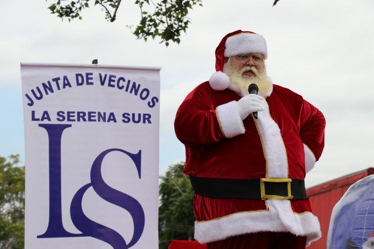 NIÑOS Y NIÑAS DE LA SERENA DISFRUTARON DE FIESTA DE NAVIDAD