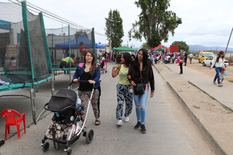 NIÑOS Y NIÑAS DE LA SERENA DISFRUTARON DE FIESTA DE NAVIDAD NIÑOS Y NIÑAS DE LA SERENA DISFRUTARON DE FIESTA DE NAVIDAD