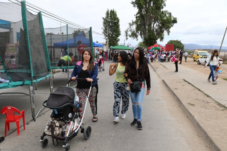 NIÑOS Y NIÑAS DE LA SERENA DISFRUTARON DE FIESTA DE NAVIDAD