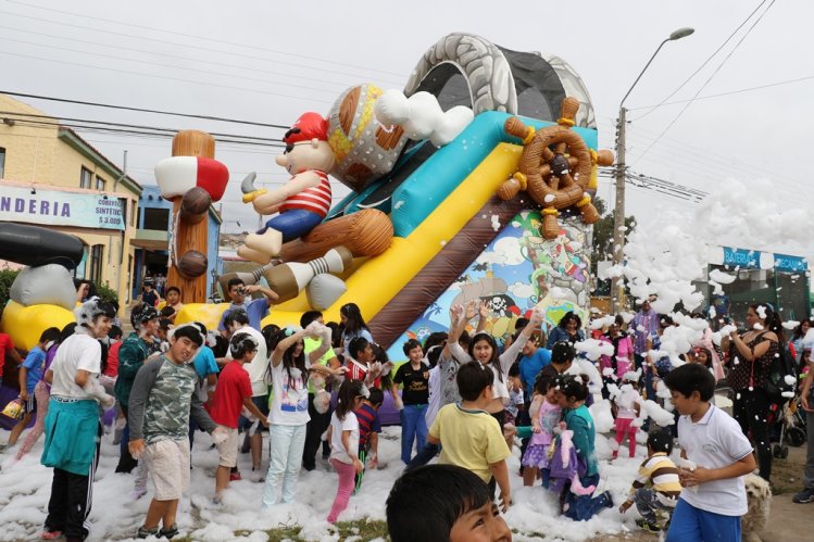NIÑOS Y NIÑAS DE LA SERENA DISFRUTARON DE FIESTA DE NAVIDAD NIÑOS Y NIÑAS DE LA SERENA DISFRUTARON DE FIESTA DE NAVIDAD