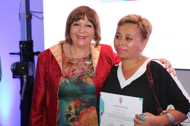 JEFAS DE HOGAR DE LA REGIÓN 2.0 SE PREPARAN PARA EMPRENDER Y GENERAR NEGOCIOS JEFAS DE HOGAR DE LA REGIÓN 2.0 SE PREPARAN PARA EMPRENDER Y GENERAR NEGOCIOS