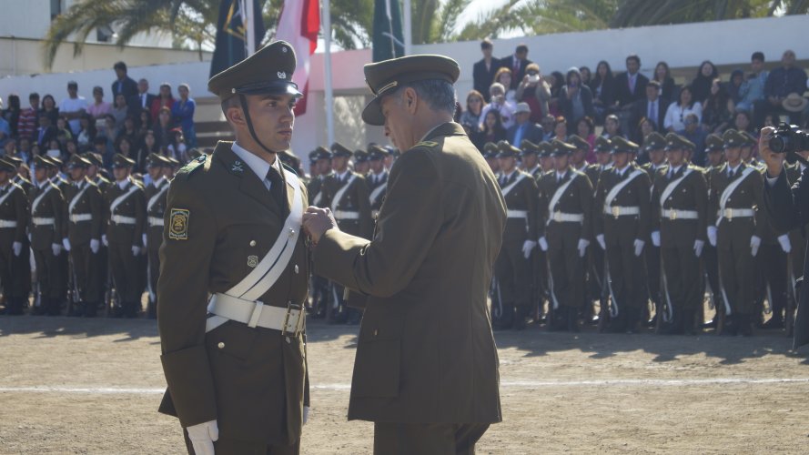 CARABINEROS ALUMNOS DE OVALLE REALIZARON SU JURAMENTO DE SERVICIO