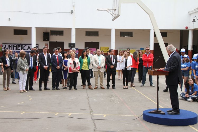 ESTUDIANTES DE LOS CAMPAMENTOS DE VERANO RECIBEN VISITA DE LA PRESIDENTA BACHELET