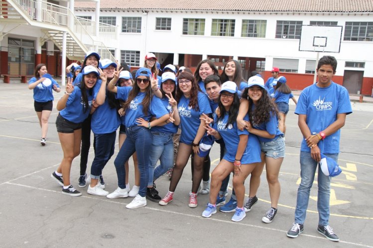 ESTUDIANTES DE LOS CAMPAMENTOS DE VERANO RECIBEN VISITA DE LA PRESIDENTA BACHELET