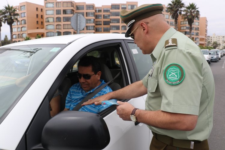 CON FERIA PREVENTIVA CARABINEROS E INTENDENCIA LLAMARON A LA PREVENCIÓN Y AL AUTOCUIDADO