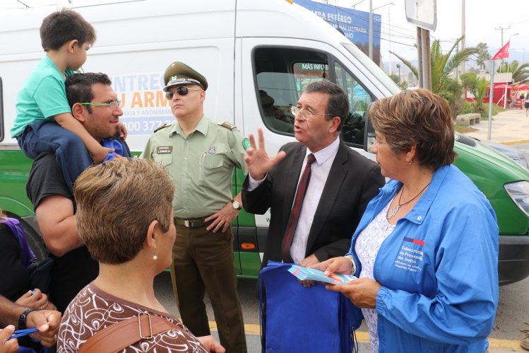 CON FERIA PREVENTIVA CARABINEROS E INTENDENCIA LLAMARON A LA PREVENCIÓN Y AL AUTOCUIDADO